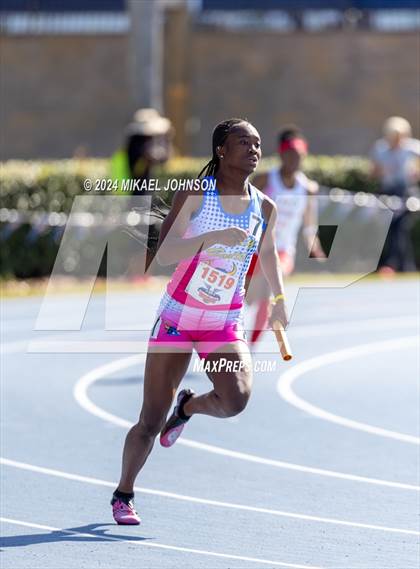 Thumbnail 3 in UF Relays (Saturday - 4 x 200 Meter) photogallery.