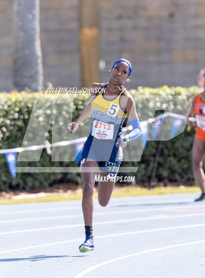 Thumbnail 2 in UF Relays (Saturday - 4 x 200 Meter) photogallery.