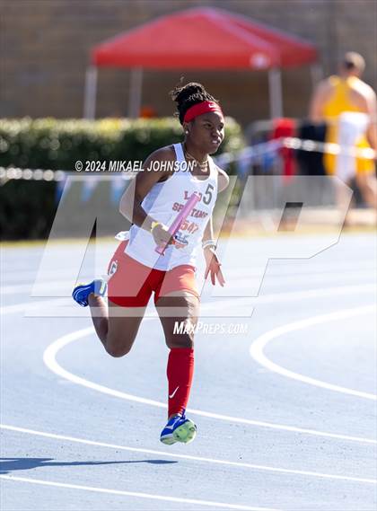 Thumbnail 1 in UF Relays (Saturday - 4 x 200 Meter) photogallery.