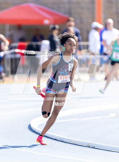 Thumbnail 3 in UF Relays (Saturday - 4 x 200 Meter) photogallery.
