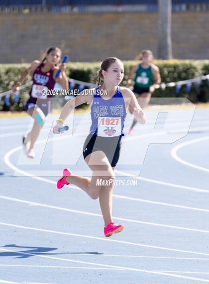 Thumbnail 1 in UF Relays (Saturday - 4 x 200 Meter) photogallery.