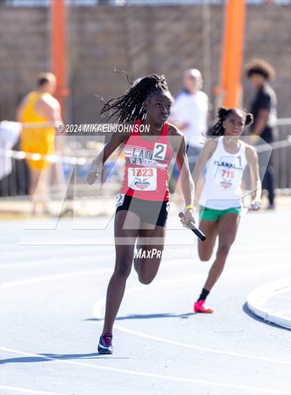 Thumbnail 3 in UF Relays (Saturday - 4 x 200 Meter) photogallery.