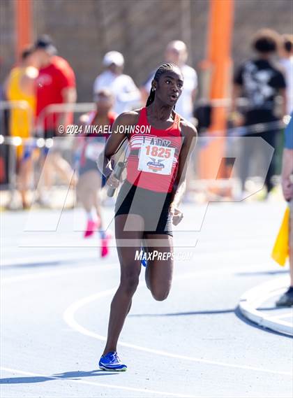 Thumbnail 2 in UF Relays (Saturday - 4 x 200 Meter) photogallery.