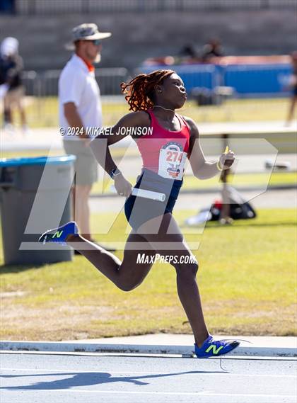 Thumbnail 1 in UF Relays (Saturday - 4 x 200 Meter) photogallery.