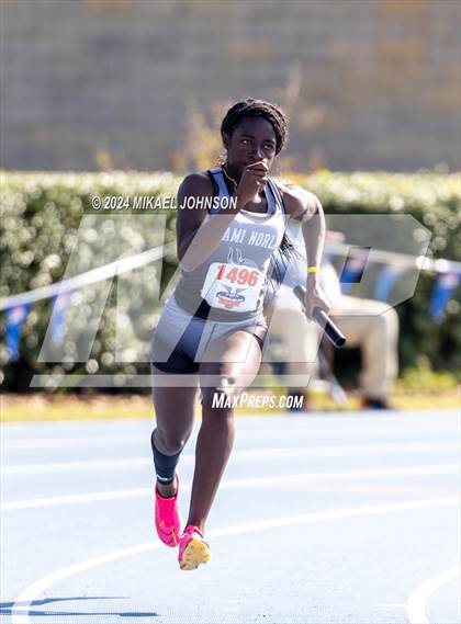 Thumbnail 1 in UF Relays (Saturday - 4 x 200 Meter) photogallery.