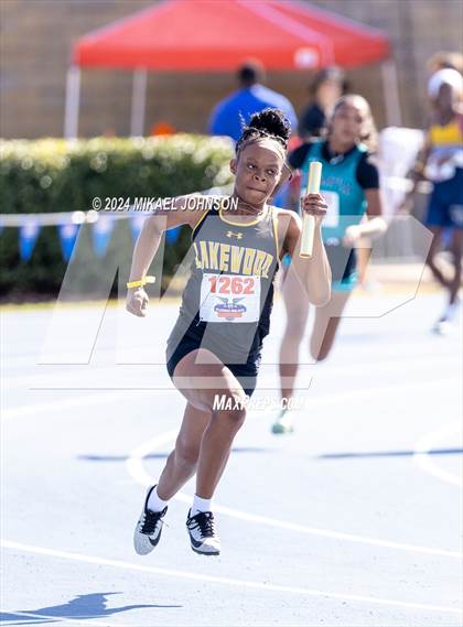 Thumbnail 2 in UF Relays (Saturday - 4 x 200 Meter) photogallery.