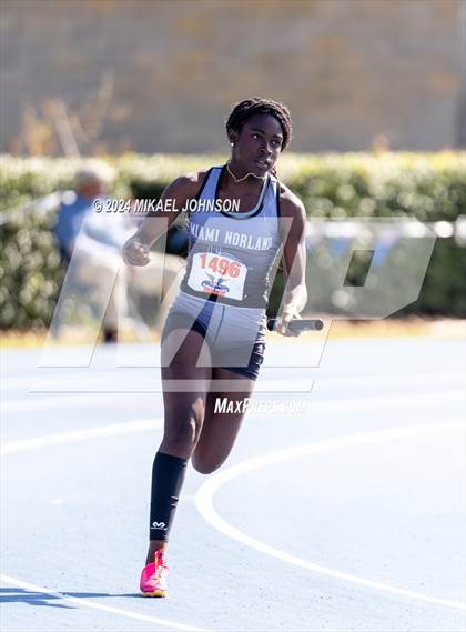 Thumbnail 3 in UF Relays (Saturday - 4 x 200 Meter) photogallery.