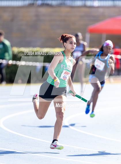 Thumbnail 3 in UF Relays (Saturday - 4 x 200 Meter) photogallery.