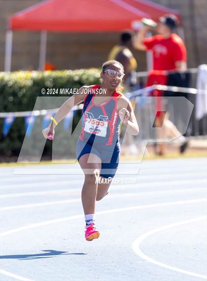 Thumbnail 3 in UF Relays (Saturday - 4 x 200 Meter) photogallery.