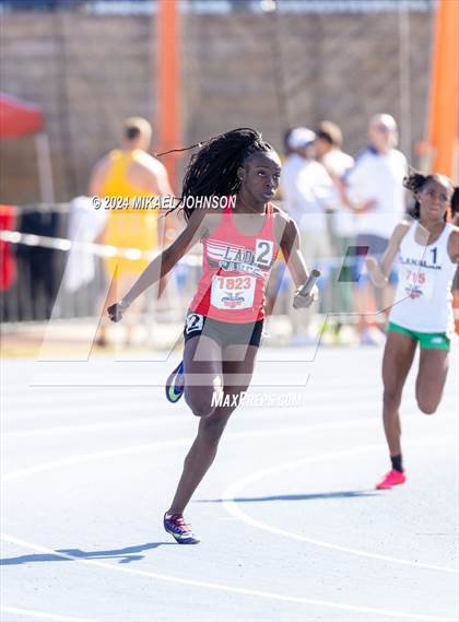 Thumbnail 2 in UF Relays (Saturday - 4 x 200 Meter) photogallery.