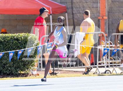 Thumbnail 1 in UF Relays (Saturday - 4 x 200 Meter) photogallery.