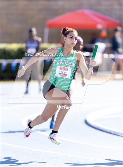 Thumbnail 1 in UF Relays (Saturday - 4 x 200 Meter) photogallery.