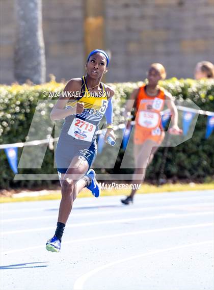 Thumbnail 3 in UF Relays (Saturday - 4 x 200 Meter) photogallery.