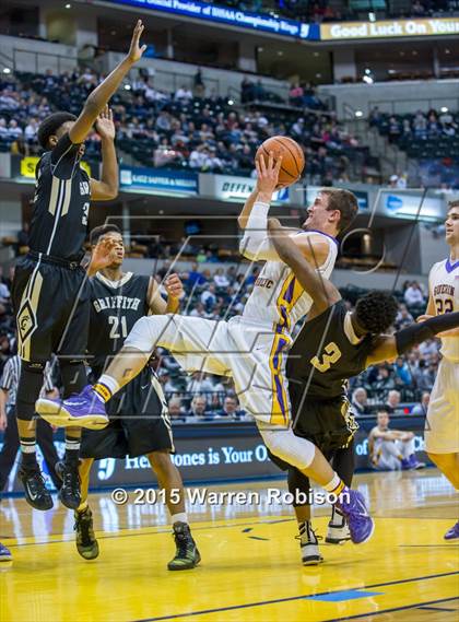 Thumbnail 2 in Griffith vs. Guerin Catholic (IHSAA 3A Final) photogallery.