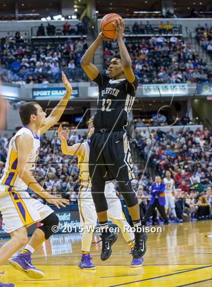 Thumbnail 3 in Griffith vs. Guerin Catholic (IHSAA 3A Final) photogallery.