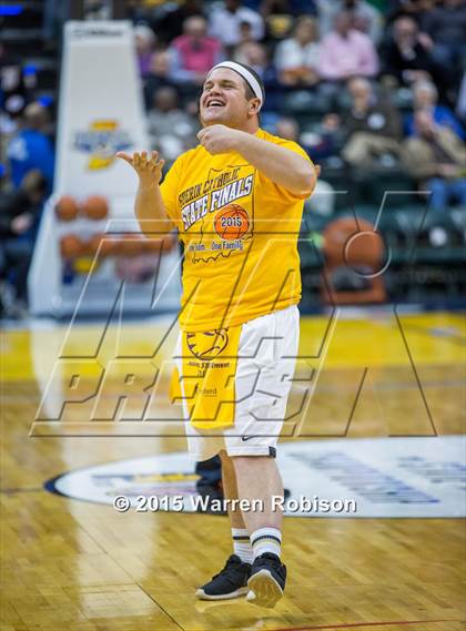 Thumbnail 3 in Griffith vs. Guerin Catholic (IHSAA 3A Final) photogallery.