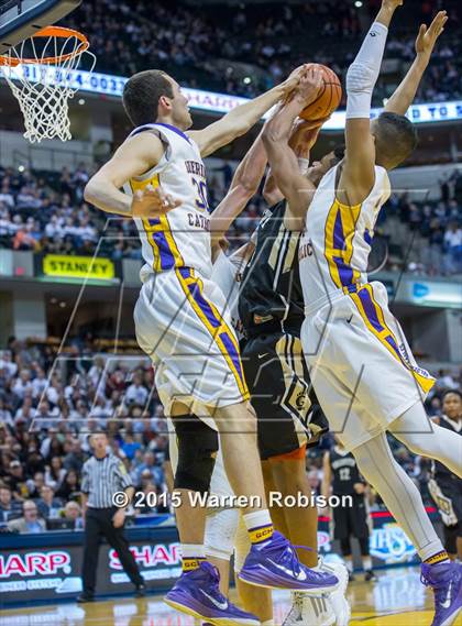 Thumbnail 2 in Griffith vs. Guerin Catholic (IHSAA 3A Final) photogallery.