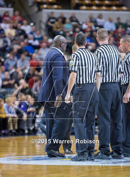 Thumbnail 2 in Griffith vs. Guerin Catholic (IHSAA 3A Final) photogallery.