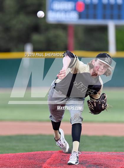 Thumbnail 3 in Rock Canyon vs. Heritage (CHSAA 5A Regional Playoff) photogallery.