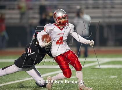 Thumbnail 2 in Aliquippa vs. Central (PIAA Class AA Semifinal) photogallery.