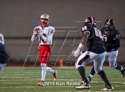 Thumbnail 2 in Aliquippa vs. Central (PIAA Class AA Semifinal) photogallery.
