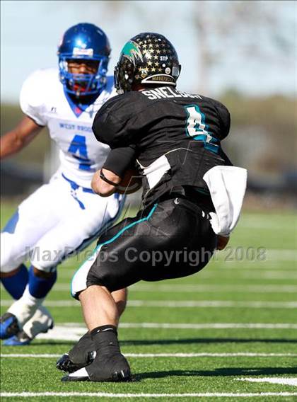 Thumbnail 3 in Pasadena Memorial vs. West Brook (Texas 5A D2 Bi-District Playoff) photogallery.
