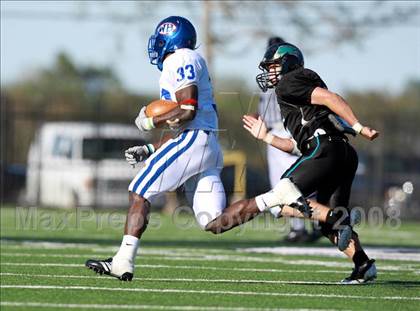 Thumbnail 1 in Pasadena Memorial vs. West Brook (Texas 5A D2 Bi-District Playoff) photogallery.