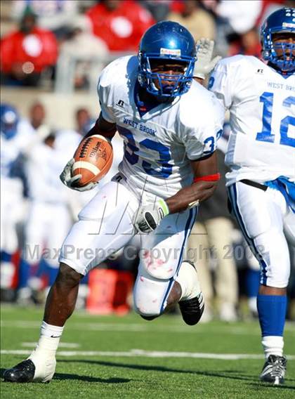 Thumbnail 1 in Pasadena Memorial vs. West Brook (Texas 5A D2 Bi-District Playoff) photogallery.