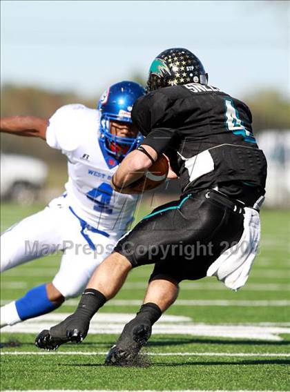 Thumbnail 2 in Pasadena Memorial vs. West Brook (Texas 5A D2 Bi-District Playoff) photogallery.