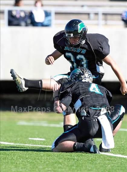 Thumbnail 1 in Pasadena Memorial vs. West Brook (Texas 5A D2 Bi-District Playoff) photogallery.