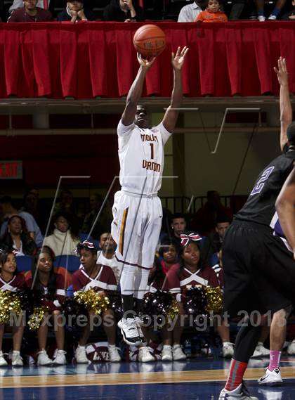 Thumbnail 2 in Mt. Vernon vs New Rochelle (Section 1 Class AA Final) photogallery.