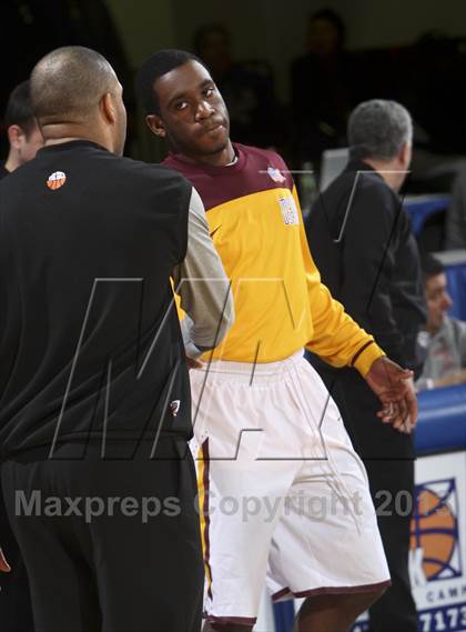 Thumbnail 2 in Mt. Vernon vs New Rochelle (Section 1 Class AA Final) photogallery.