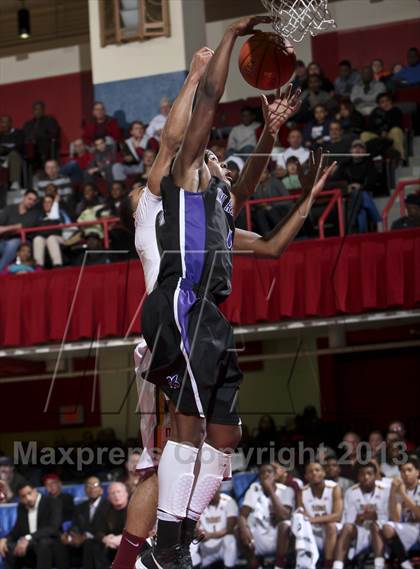 Thumbnail 1 in Mt. Vernon vs New Rochelle (Section 1 Class AA Final) photogallery.