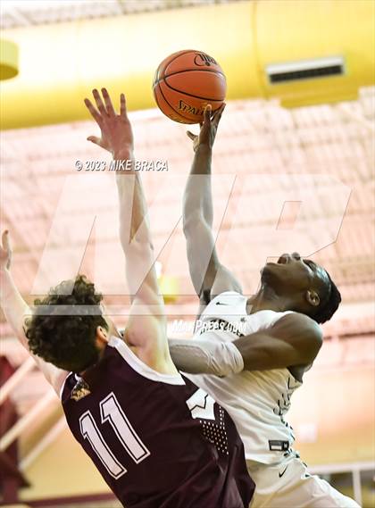 Thumbnail 2 in Bishop Hendricken vs. La Salle Academy (RIIL Division 1 Final) photogallery.