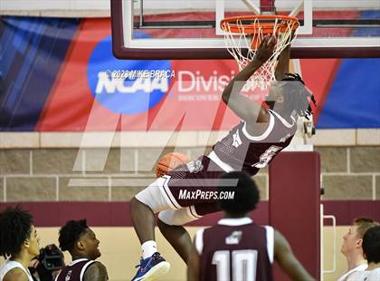 Thumbnail 2 in Bishop Hendricken vs. La Salle Academy (RIIL Division 1 Final) photogallery.