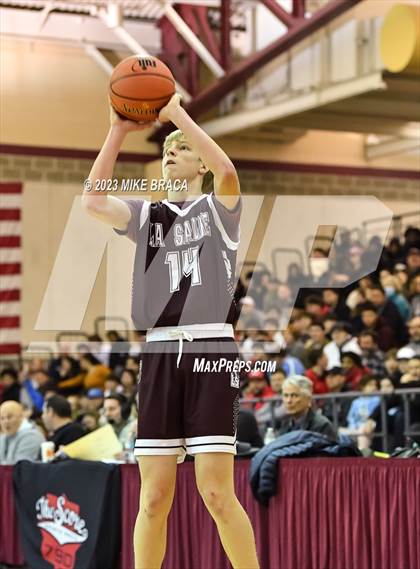 Thumbnail 2 in Bishop Hendricken vs. La Salle Academy (RIIL Division 1 Final) photogallery.