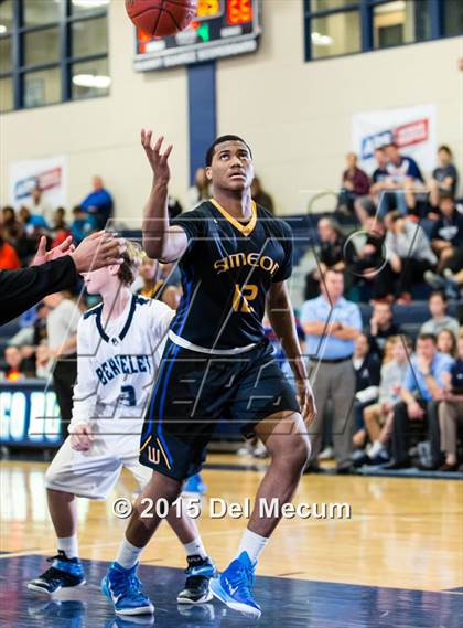 Thumbnail 3 in Simeon vs. Berkeley Prep photogallery.