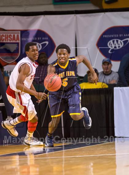 Thumbnail 3 in Mount Tabor vs Olympic (NCHSAA 4A Western Regional Final) photogallery.