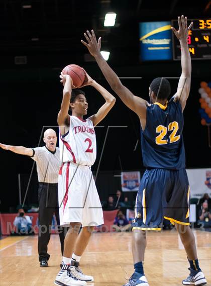 Thumbnail 2 in Mount Tabor vs Olympic (NCHSAA 4A Western Regional Final) photogallery.