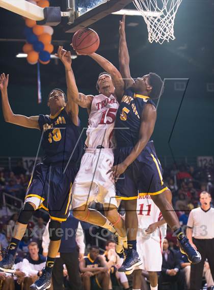 Thumbnail 1 in Mount Tabor vs Olympic (NCHSAA 4A Western Regional Final) photogallery.