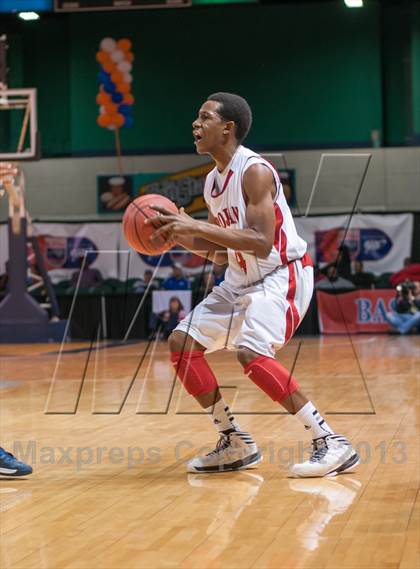 Thumbnail 1 in Mount Tabor vs Olympic (NCHSAA 4A Western Regional Final) photogallery.