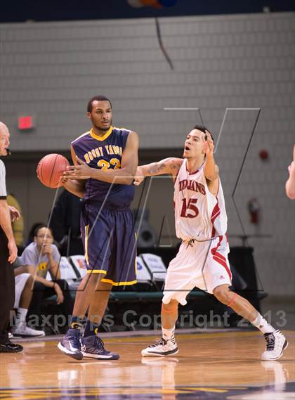 Thumbnail 1 in Mount Tabor vs Olympic (NCHSAA 4A Western Regional Final) photogallery.