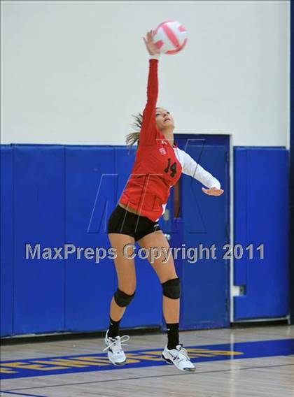 Thumbnail 3 in Warner Christian vs. Lake Worth Christian photogallery.