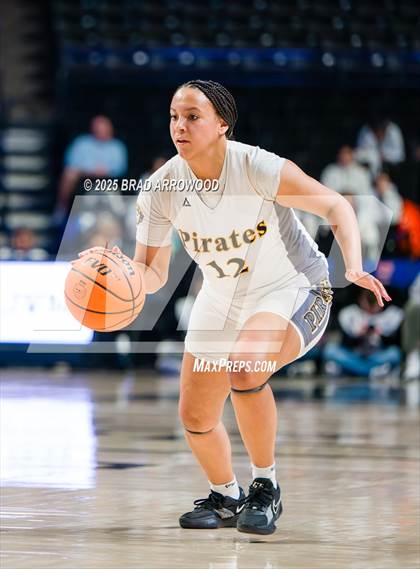 Thumbnail 3 in East Bladen vs Perquimans (NCHSAA 1A Regional Final) photogallery.