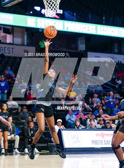 Thumbnail 2 in East Bladen vs Perquimans (NCHSAA 1A Regional Final) photogallery.