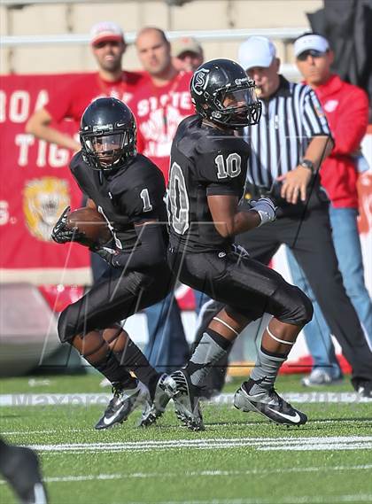 Thumbnail 1 in Katy vs. Steele (UIL 5A Division 2 Semifinal Playoff) photogallery.