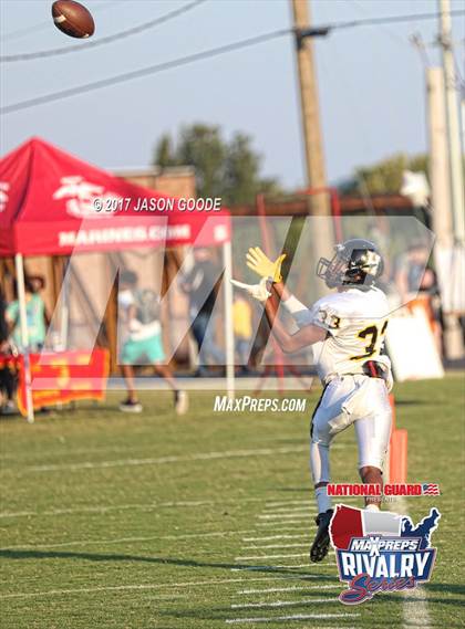 Thumbnail 3 in Hendersonville @ Beech (2016 MaxPreps Rivalry Series)  photogallery.