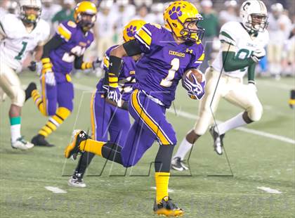 Thumbnail 3 in Karr vs. Crowley (LHSAA Division 4A Round 2) photogallery.