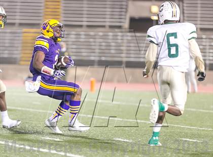 Thumbnail 1 in Karr vs. Crowley (LHSAA Division 4A Round 2) photogallery.
