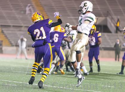 Thumbnail 3 in Karr vs. Crowley (LHSAA Division 4A Round 2) photogallery.